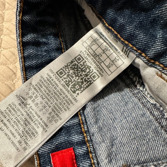 Guess brand mom jeans - Picture 5 of 6